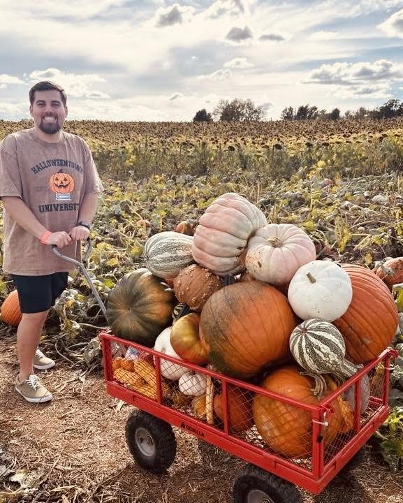 Wagon full of u-pick pumpkins at Endless View Farms